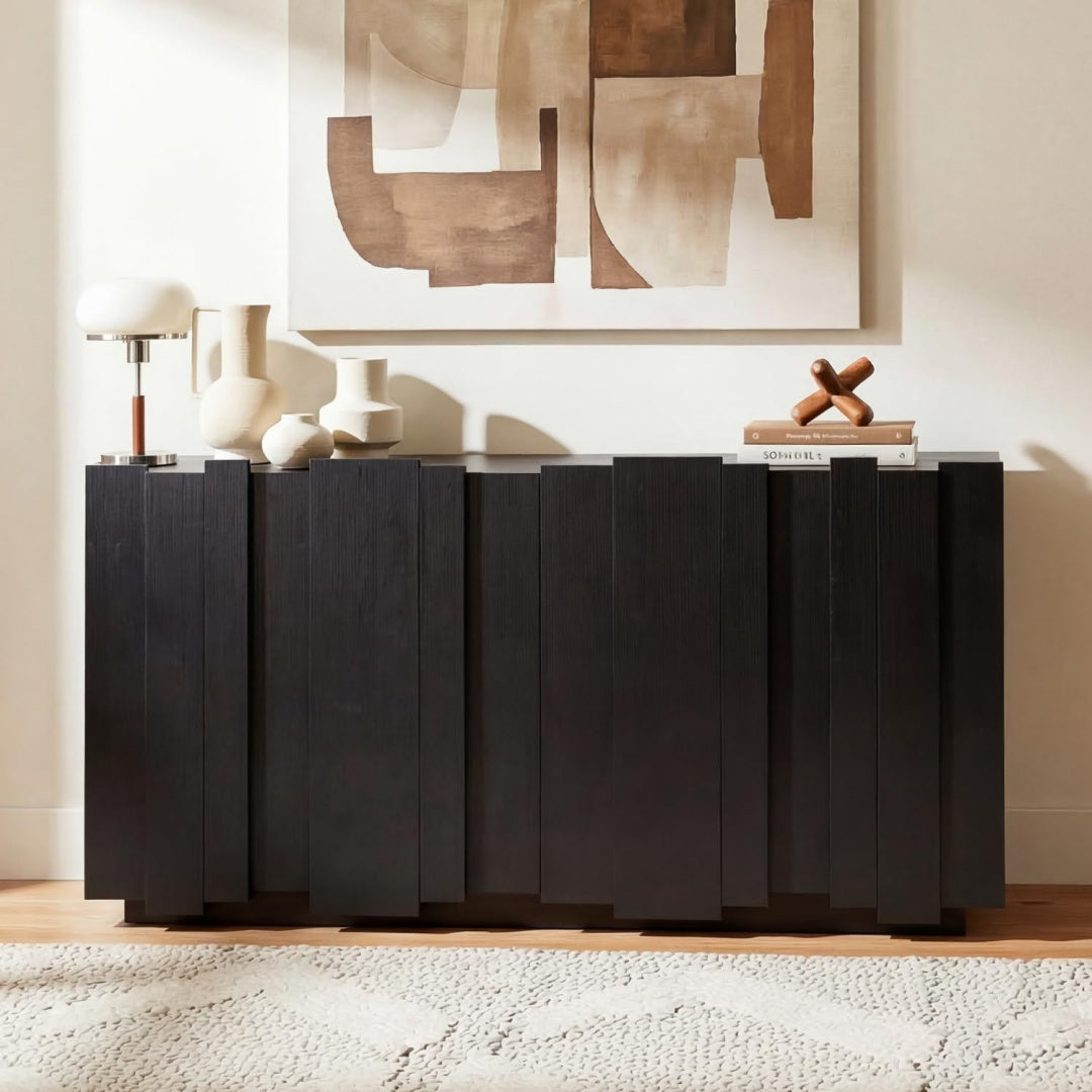 Sideboard verbindet 4 Tueren und Reliefstrukturen