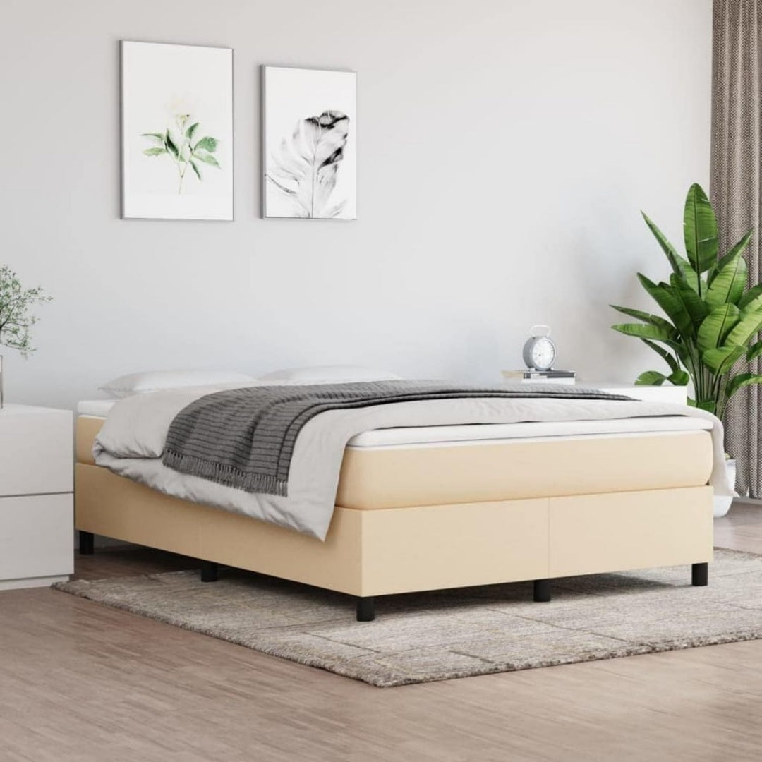 Eine Gestaltung in Creme kennzeichnet das Boxspringbett