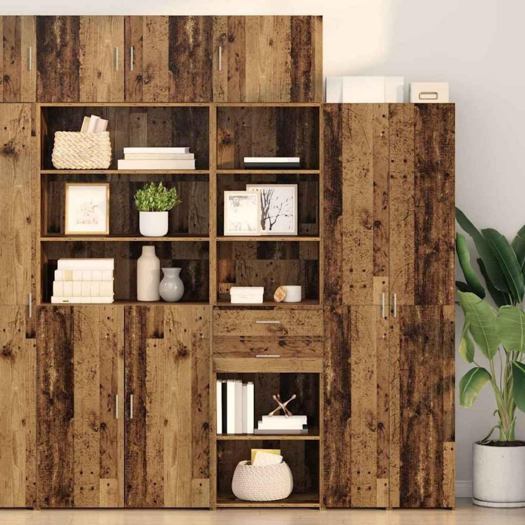 Der Hochschrank vereint geschlossenen Stauraum mit Wandmontage