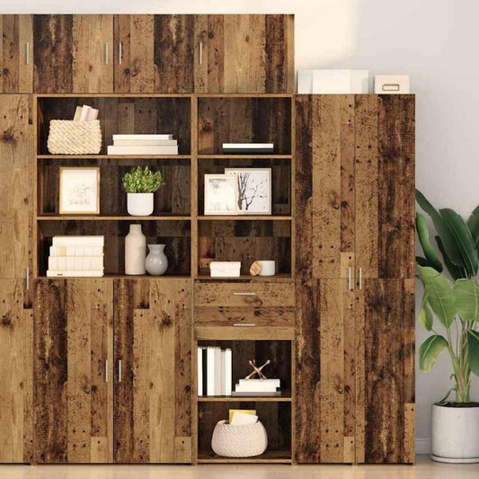 Der Hochschrank vereint geschlossenen Stauraum mit Wandmontage