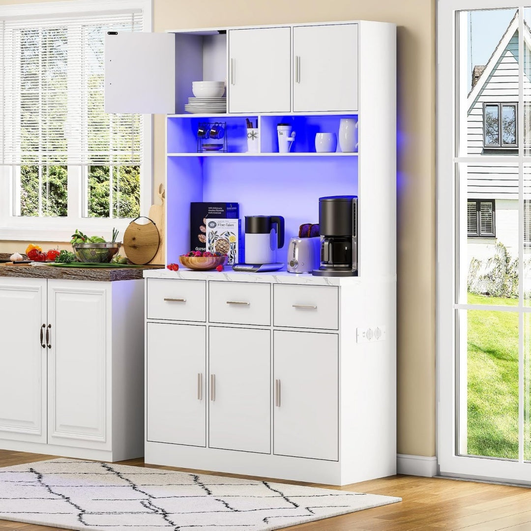 Sideboard verbindet LED Beleuchtung und Kabelfuehrungen